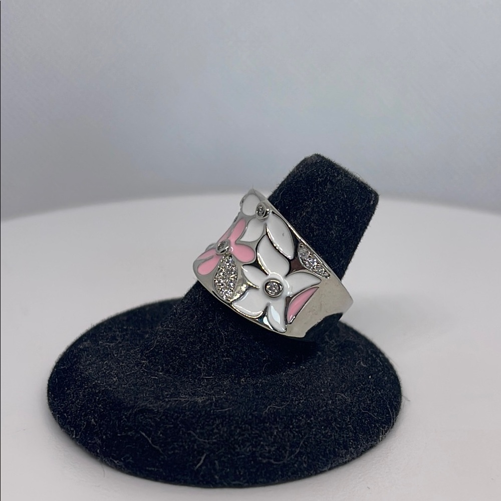 Silver plated pink and white floral enamel ring with zircon embellishment - Picture 7 of 7